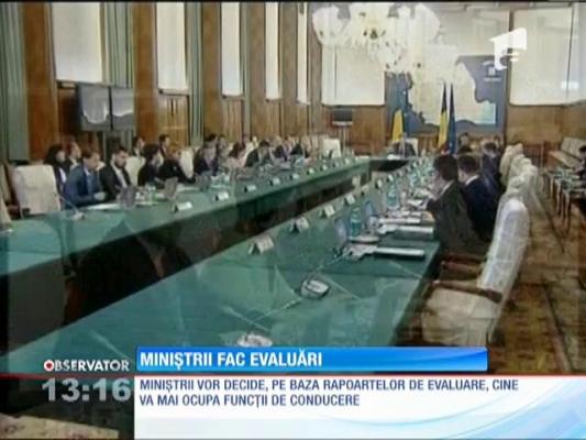 Miniştrii decid cine va mai ocupa funcţii de conducere