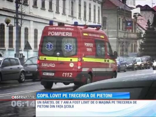 Un copil a fost lovit pe trecerea de pietoni din faţa şcolii