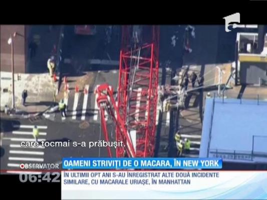 O macara înaltă cât un bloc cu 20 de etaje s-a prăbuşit pe o stradă din New York