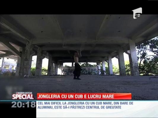 Special! Număr original de jonglerie cu un cub din bare de aluminiu