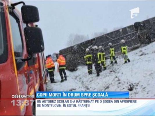 Doi copii au murit şi 7 au fost răniţi într-un grav accident rutier