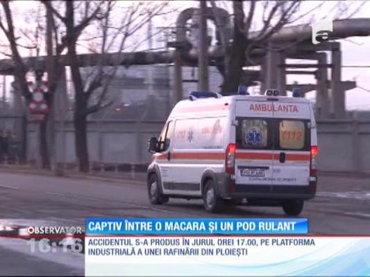 Accident de muncă pe platforma unei rafinării din Ploieşti. Un muncitor a fost prins între o macara şi un pod rulant