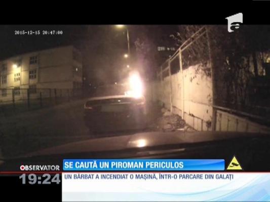 Filmat în timp ce incendia o maşină!