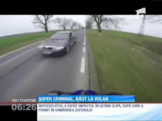 Inconştienţă criminală la volan. Un șofer a fost la un pas să omoare un motociclist