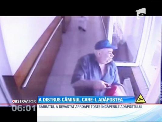 Un om al străzii a distrus centrul care îl adăpostea. Nimeni nu a îndrăznit să-l oprească