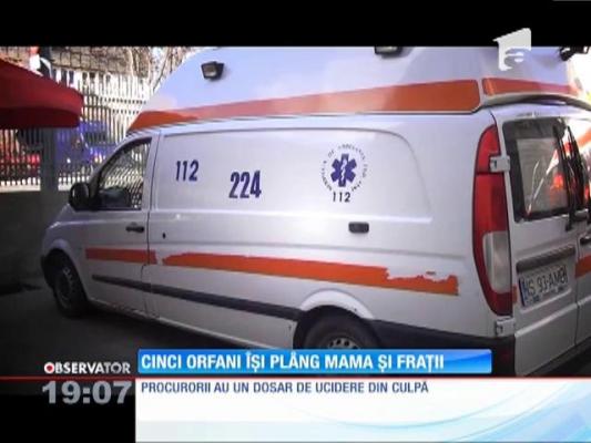 5 orfani își plâng mama și frații