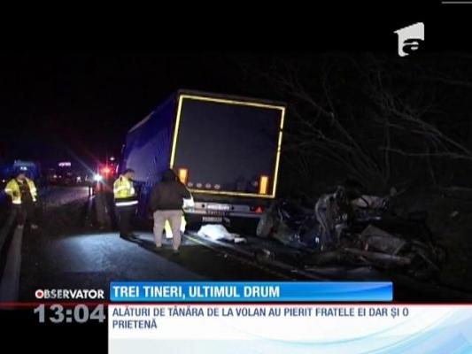 Trei tineri au murit într-un accident de circulaţie produs în judeţul Arad