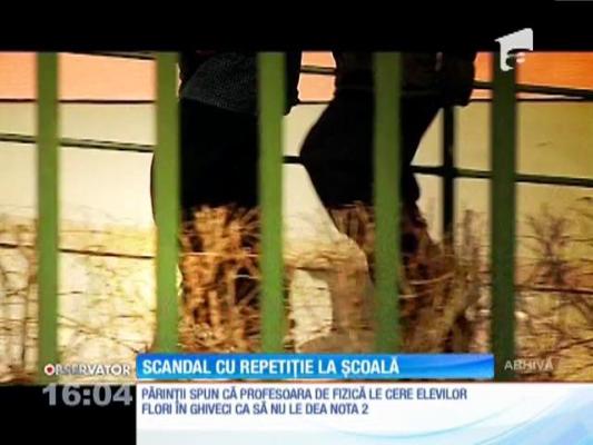 O profesoară de fizică de la o şcoală din Neamţ, acuzată că-şi jigneşte şi ameninţă elevii