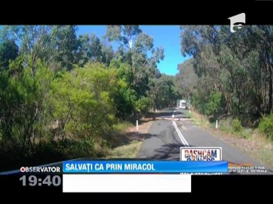 Doi oameni au fost la un pas să fie zdrobiţi de un TIR, pe o şosea din Australia