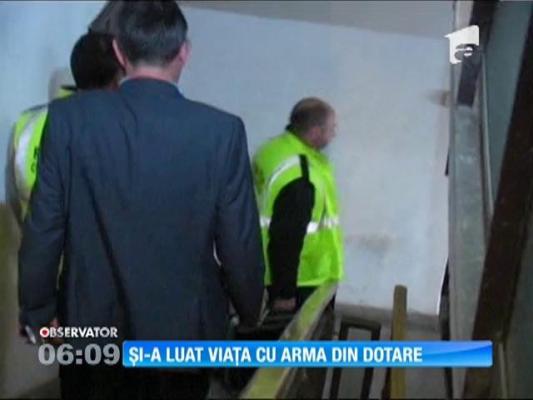 Un poliţist şi-a luat viaţa cu arma din dotare