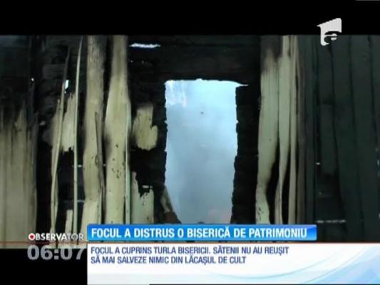 O biserică cu o vechime de peste 150 de ani, din judeţul Neamţ, s-a făcut scrum