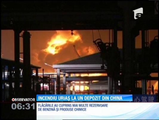 Incendiu de proporţii la un depozit de produse chimice din estul Chinei