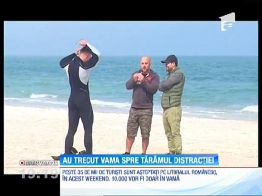 Zeci de turiști au trecut vama spre tărâmul distracției