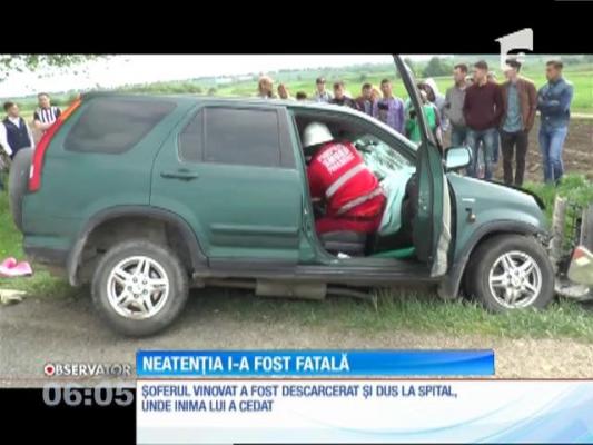 Un şofer neatent şi-a pierdut viaţa şi a băgat o familie în spital