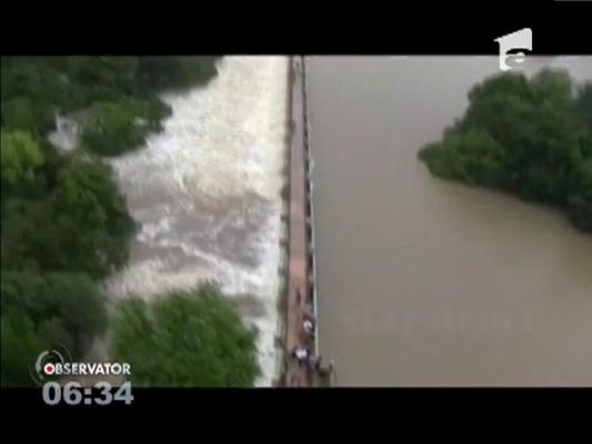 Dezastru în Sri Lanka, după ploile violente. Sate întregi au fost înghiţite de viituri şi peste o sută de oameni sunt dispăruţi