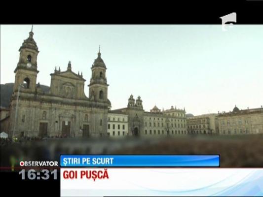 Şase mii de columbieni s-au dezbrăcat de haine şi de inhibiţii în numele artei şi păcii