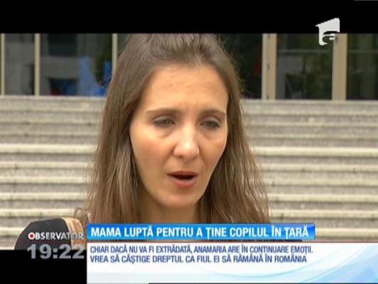 Mama acuzată de răpire în Canada luptă pentru a-și ține copilul în țară