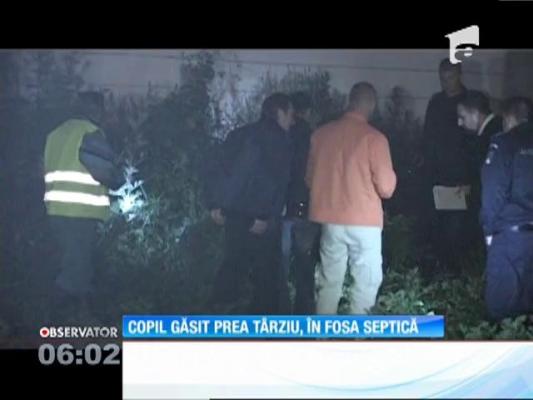 Băieţel de numai un an şi patru luni, găsit prea târziu, în fosa septică