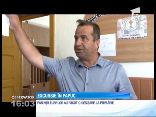 12 elevi s-au înghesuit într-o mașină condusă de profesorul de matematică