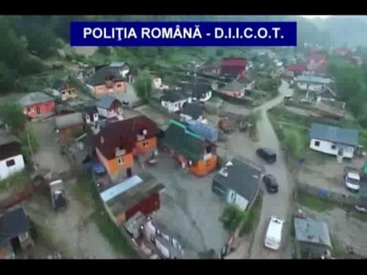 Scene desprinse din filmele de groază în Argeş. Oameni legaţi cu lanţuri la mâini şi la picioare, torturaţi, agresaţi fizic şi psihic timp de 8 ani