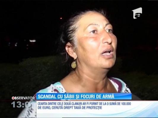 Scandal cu săbii şi focuri de armă între două clanuri de rromi