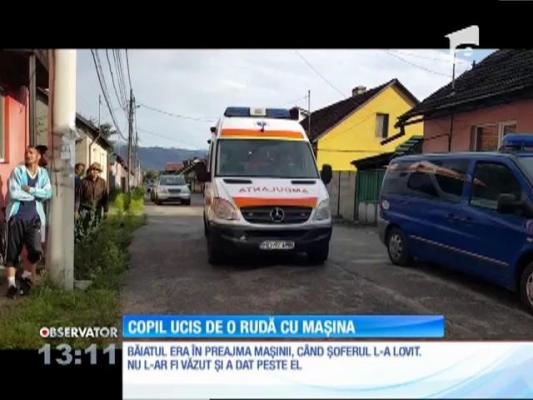 Un copil de 11 ani din Petroşani a fost lovit de o rudă cu maşina, din greşeală