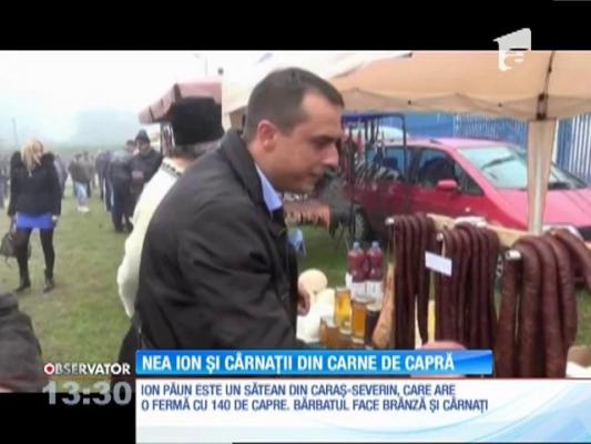 Ion Păun este un sătean din Caraş-Severin, care are o fermă cu 140 de capre. Bărbatul face brânză şi cârnaţi