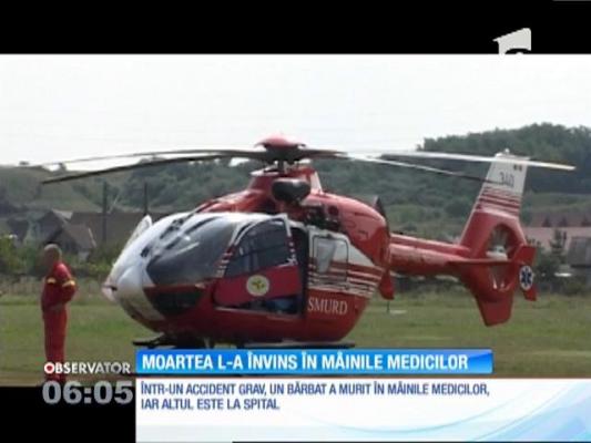 Într-un accident grav, pe un drum din judeţul Bistriţa-Năsăud, un bărbat a murit în mâinile medicilor, iar altul este la spital