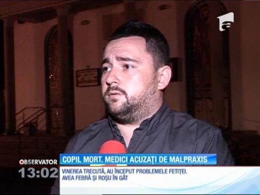 O fetiţă a murit după ce a fost plimbată prin mai multe spitale din Bucureşti. Avea roşu în gât şi o perfuzie i-a fost fatală, acuză părinţii disperaţi