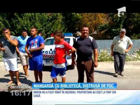 Şase mii de cărţi ce aparţineau unui fost colonel de armată din Brăila au ars într-un incendiu