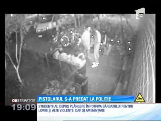 Pistolarul care a amenințat cu arma trei studenți la actorie s-a predat la poliție
