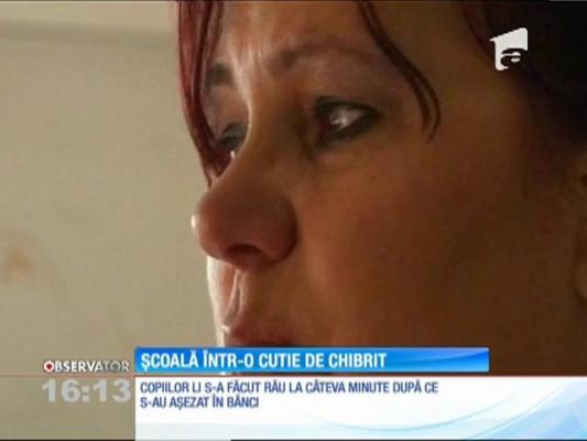 25 de copii din judeţul Mureş au început şcoala în condiţii de coşmar. Sala în care învaţă este atât de mică încât nu pot să respire