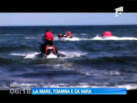 Vremea frumoasă a oprit turiştii pe litoral
