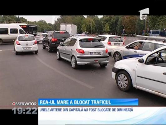 Transportatorii au protestat în toată ţara, oamenii au intrat cu TIR-urile în oraşele mari