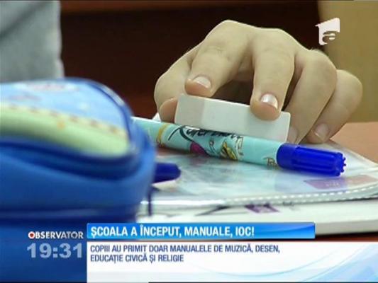 Aproximativ 100 de mii de elevi din clasa a IV-a nu au încă manuale