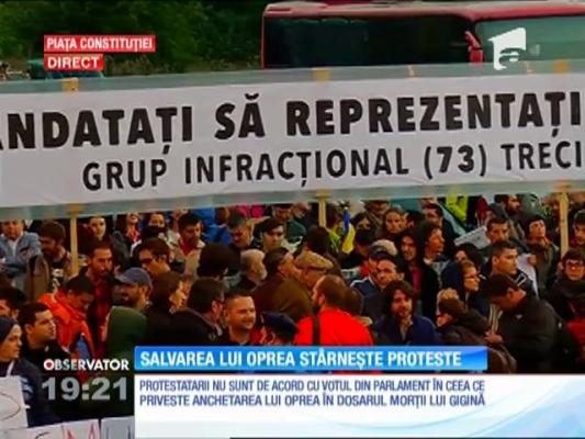 PROTESTE în București și în țară împotriva lui Gabriel Oprea. Oamenii strigă: "Vrem dreptate!", "Egalitate în faţa legii" şi "Demisia urgentă a cercetaţilor penal"