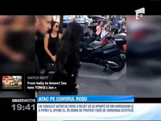 Kim Kardashian, pipăită pe covorul roșu!