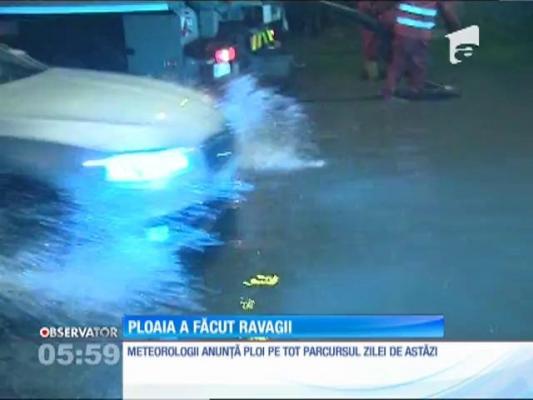 UPDATE Este PRĂPĂD în mai multe judeţe din ţară: COD ROȘU de inundații în Galați. Traficul rutier şi feroviar este întrerupt (VIDEO)