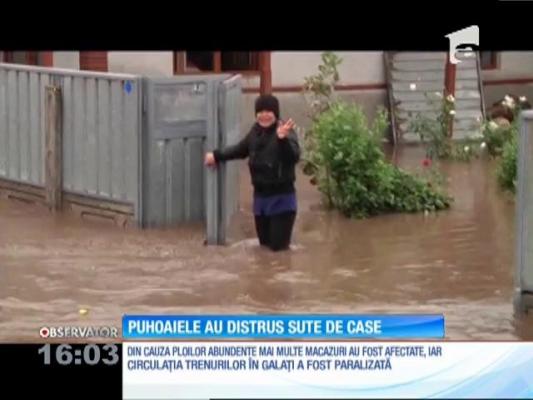 INUNDAŢII în mai multe judeţe din ţară. Puhoaiele au distrus sute de case