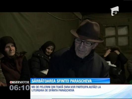 Mii de pelerini sunt pregătiţi pentru marea sărbătoare a Sfintei Parascheva de astăzi. Noaptea şi-au petrecut-o în rugăciune, la rând spre altarul cu moaşte sau în corturi