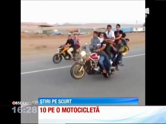 Imagini incredibile pe o şosea din Egipt! 10 pe o motocicletă