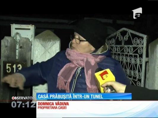 O femeie din Neamţ a trăit clipe de groază, după ce casa ei s-a prăbuşit într-un tunel subteran