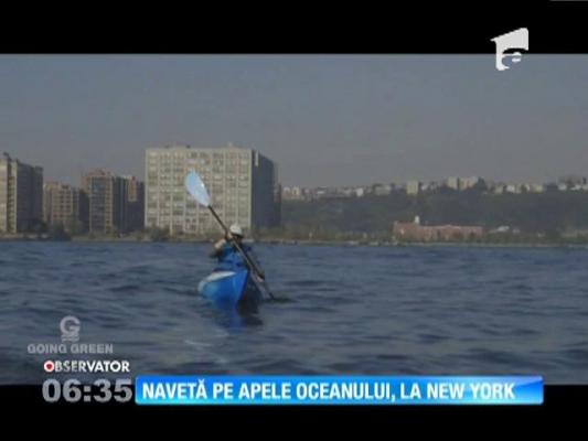 Un funcţionar din New York s-a săturat de obositoarea navetă zilnică şi a hotărât să meargă la serviciu cu caiacu