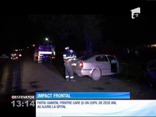 Două maşini s-au ciocnit violent pe un drum din judeţul Botoşani. Patru oameni au fost răniţi