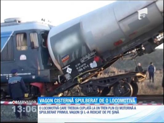 Primul vagon al unui tren plin cu motorină a fost spulberat de o locomotivă în gara Arad