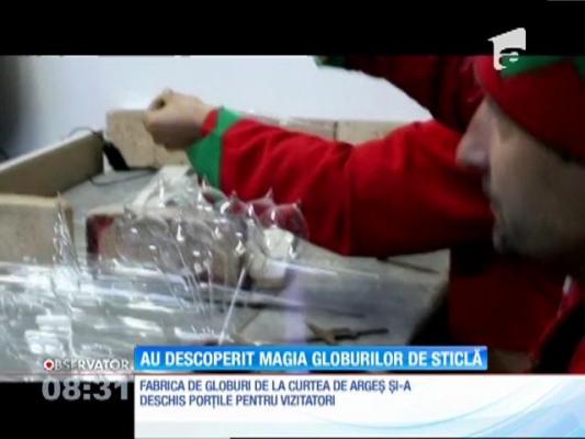 CRĂCIUN 2016: Cum se fac globurile pentru bradul de Crăciun. O fabrică din Curtea de Argeş şi-a deschis porțile pentru vizitatori