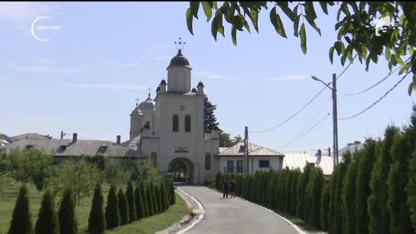 Mănăstirea Pasărea, jefuită. Hoţii au furat diferite obiecte de cult şi O SUTĂ DE MII DE EURO de sub salteaua preotului