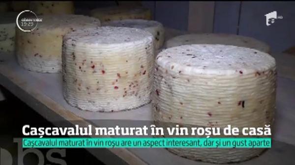 Sărbătorile vin cu reţete speciale. Un fermier din Alba propune caşcavalul maturat în vin roşu