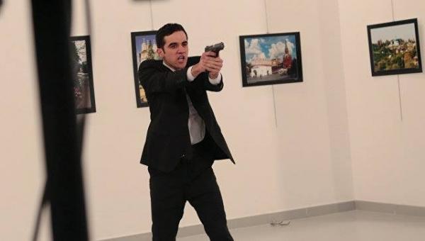 BREAKING NEWS: IMAGINI ŞOCANTE - Ambasadorul Rusiei în Turcia a fost ASASINAT într-un atac armat