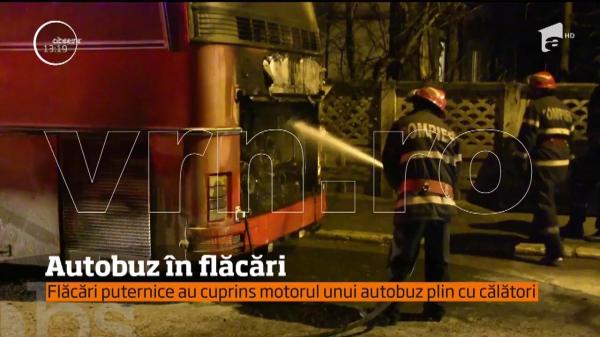 Un autobuz plin cu călători a luat foc  în judeţul Vaslui